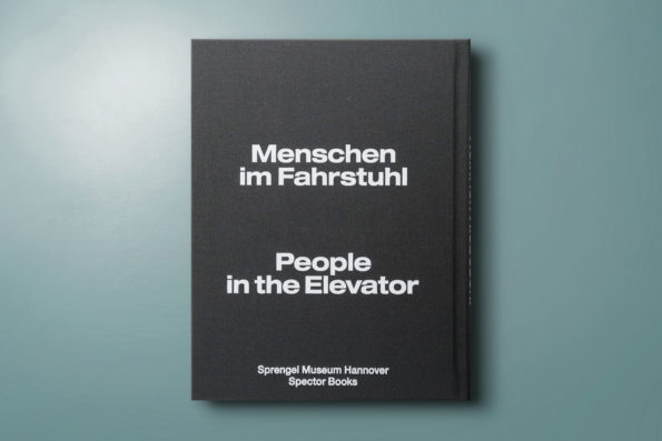 Menschen im Fahrstuhl / People in the Elevator